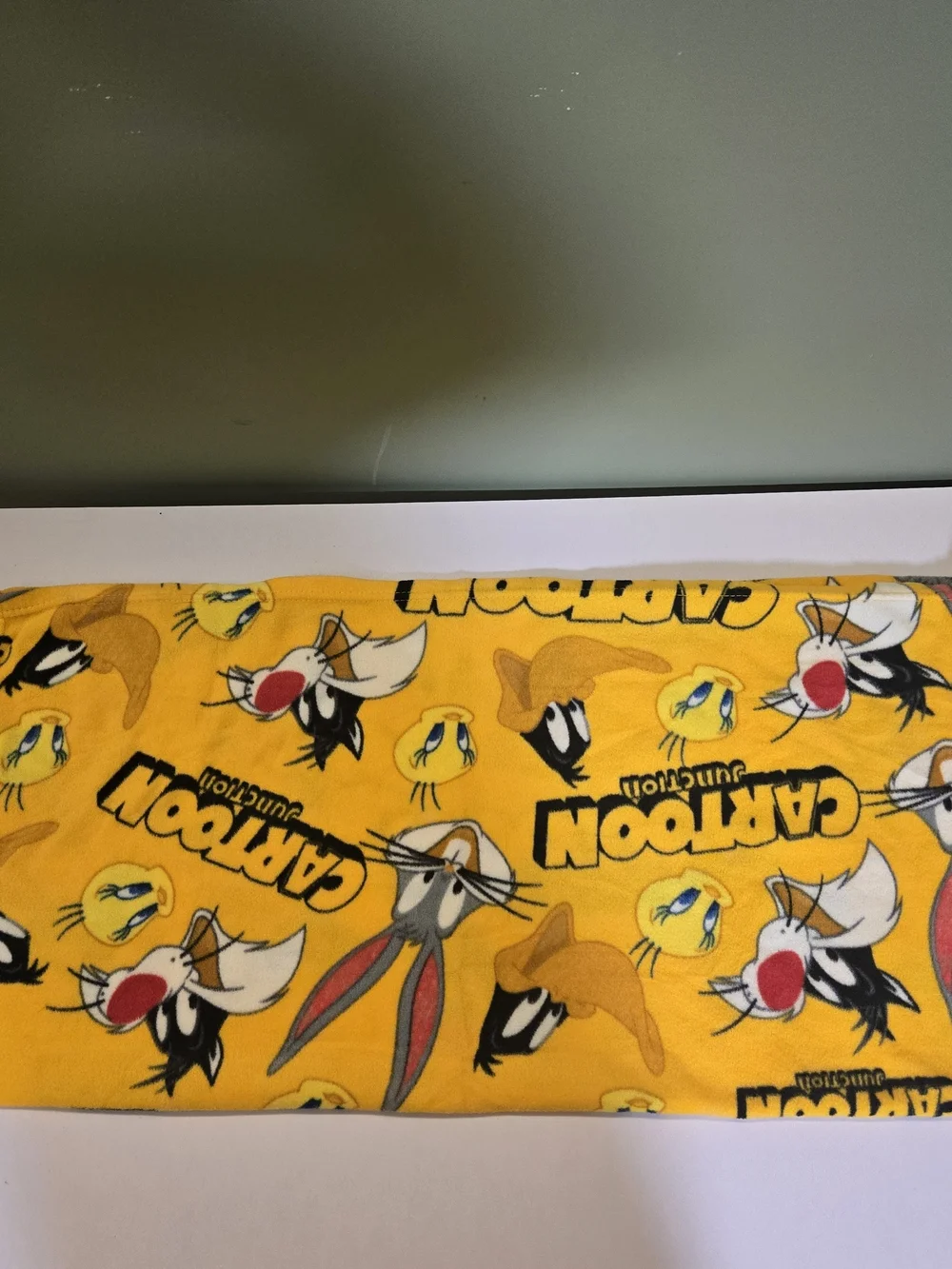 Warner Bros World Abu Dhabi Cartoon Junction Looney Tunes Fleece Blanket